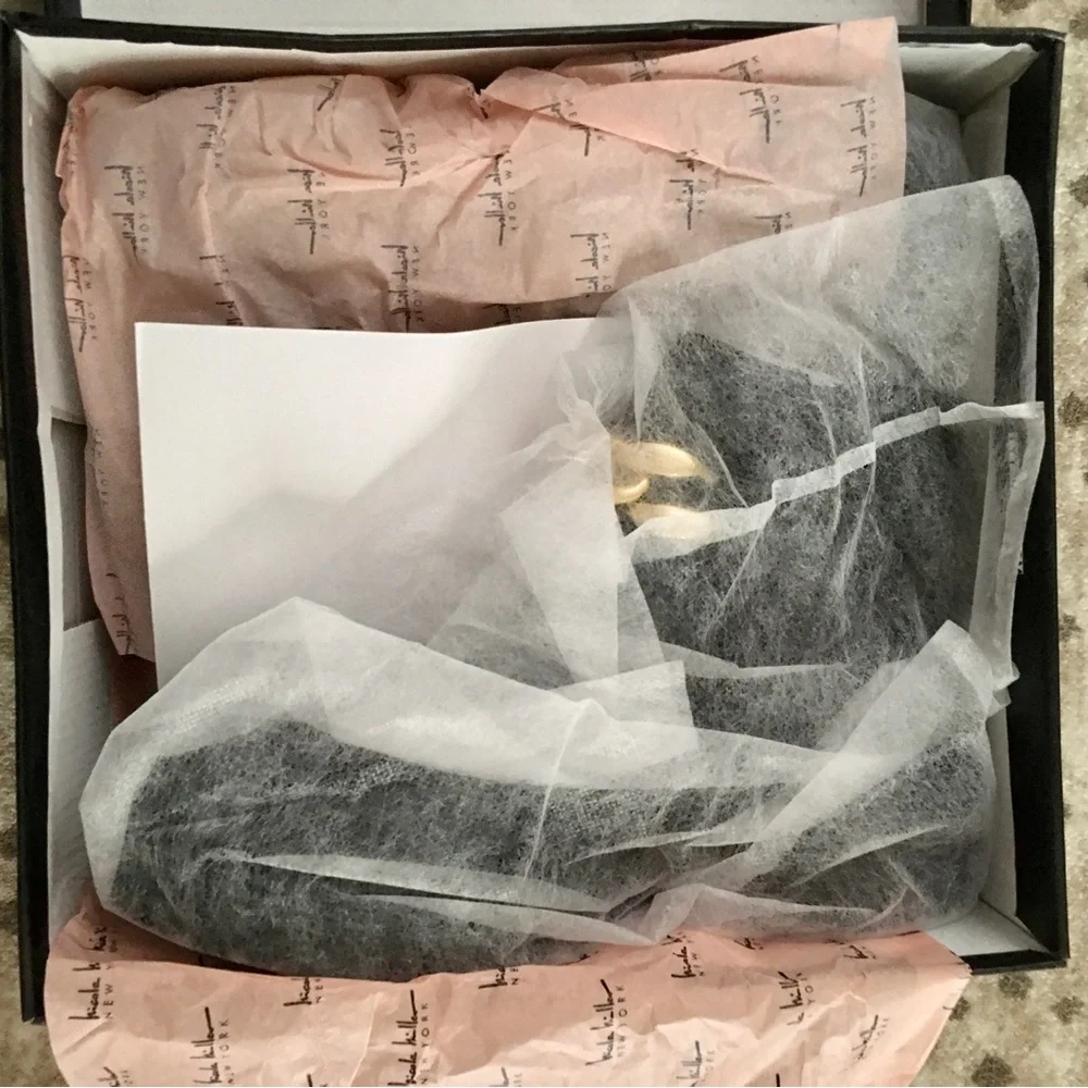 NEW NICOLE MILLER 9M ELLE Gold
Chain Chelsea Booties Boots Lug Sole Zip closure - Picture 10 of 12